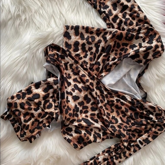 NEW wrap-around leopard crop top🧡🖤 - Picture 7 of 8